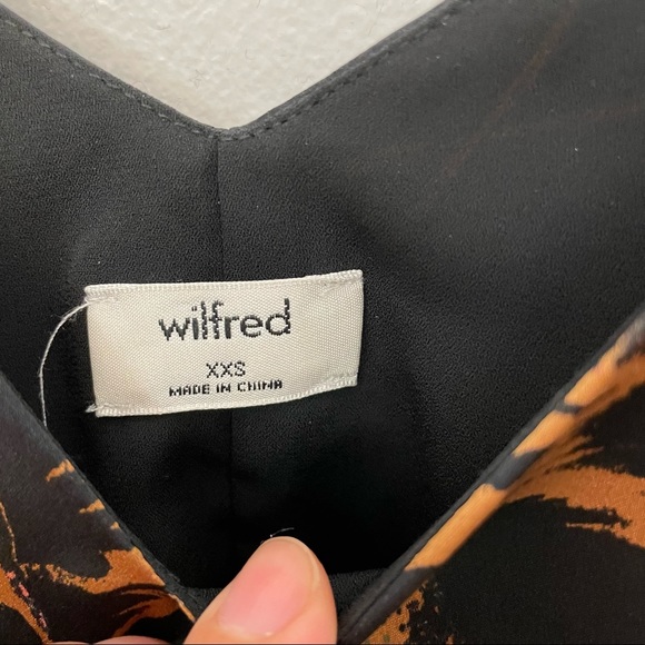 Wilfred Draveil XXS 100% Silk cold shoulder cami top - Picture 4 of 8